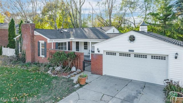 2724 Alveston Drive, Bloomfield Village, MI 48304