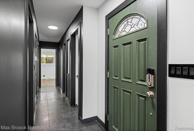 2724 Alveston Drive, Bloomfield Village, MI 48304