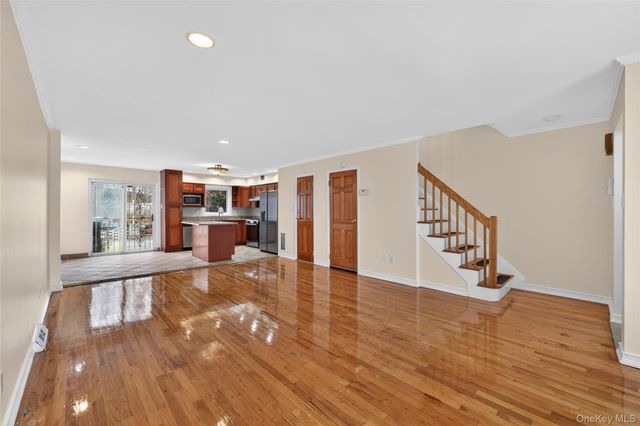 6247 Douglaston Parkway 23, Douglaston, NY 11362