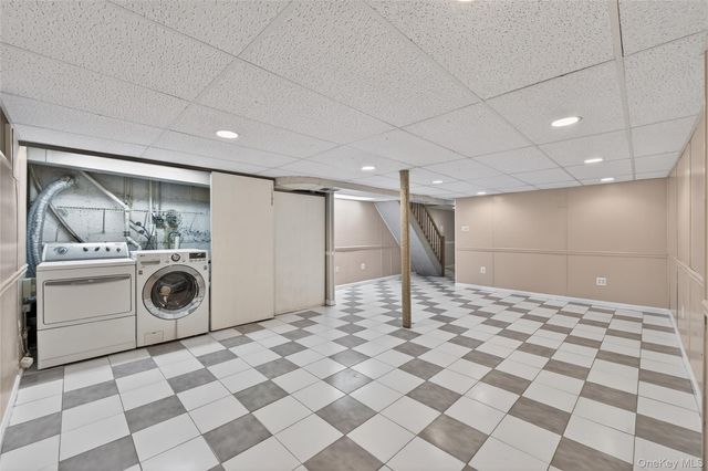 6247 Douglaston Parkway 23, Douglaston, NY 11362