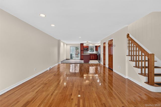 6247 Douglaston Parkway 23, Douglaston, NY 11362