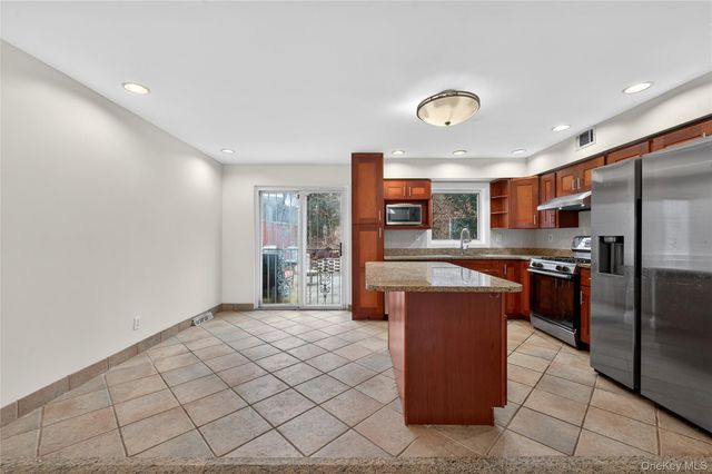 6247 Douglaston Parkway 23, Douglaston, NY 11362