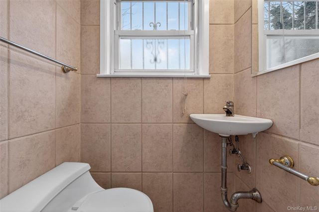 6247 Douglaston Parkway 23, Douglaston, NY 11362