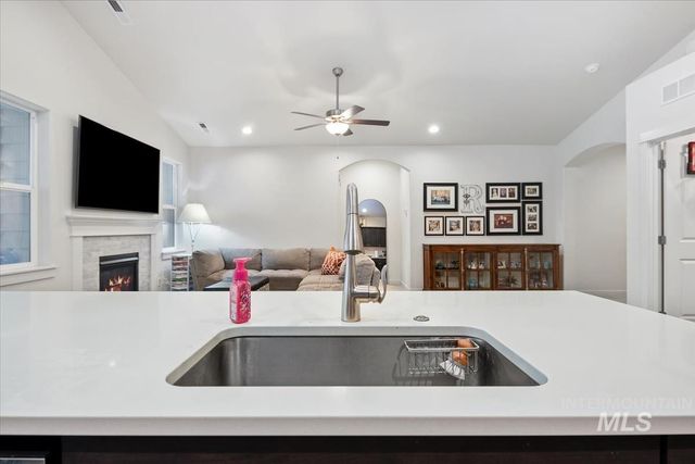 18566 White Rose Pl, Nampa, ID 83687