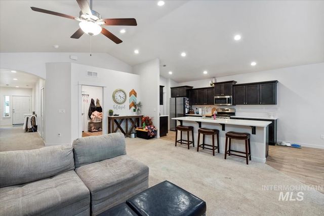 18566 White Rose Pl, Nampa, ID 83687