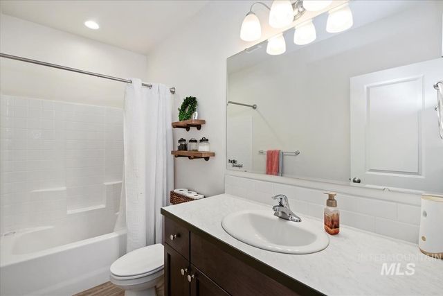 18566 White Rose Pl, Nampa, ID 83687