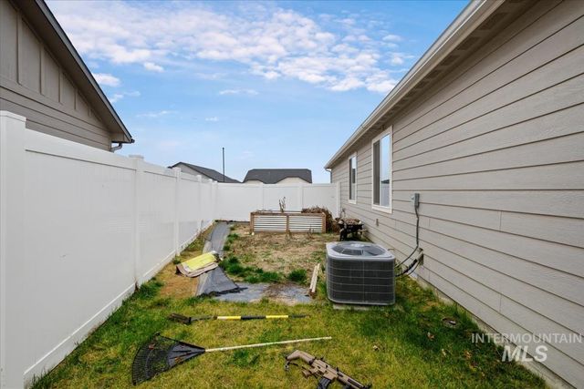18566 White Rose Pl, Nampa, ID 83687