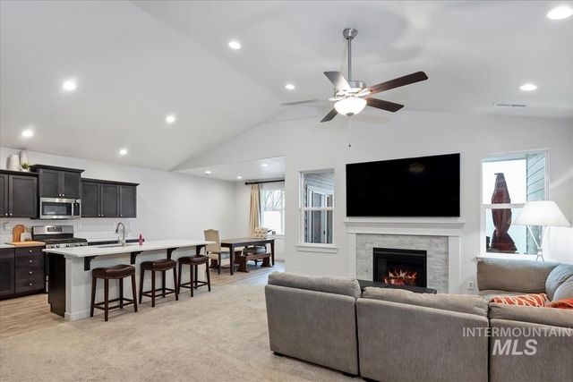 18566 White Rose Pl, Nampa, ID 83687