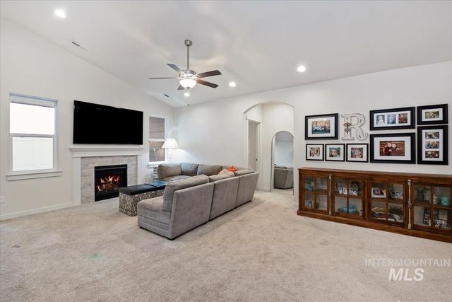 18566 White Rose Pl, Nampa, ID 83687