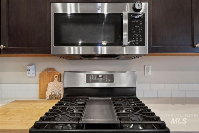 18566 White Rose Pl, Nampa, ID 83687