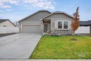 18566 White Rose Pl, Nampa, ID 83687