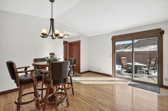 7067 Robinwood Trail, Woodbury, MN 55125