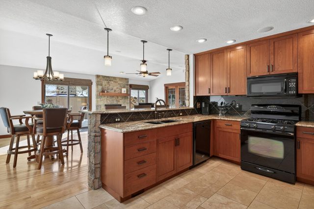 7067 Robinwood Trail, Woodbury, MN 55125