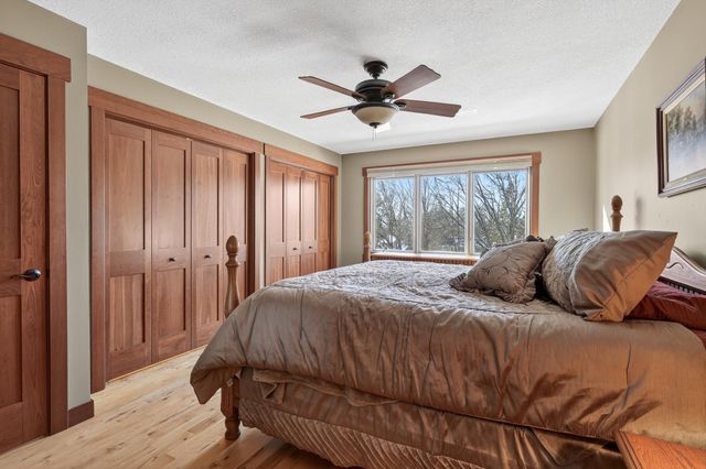 7067 Robinwood Trail, Woodbury, MN 55125