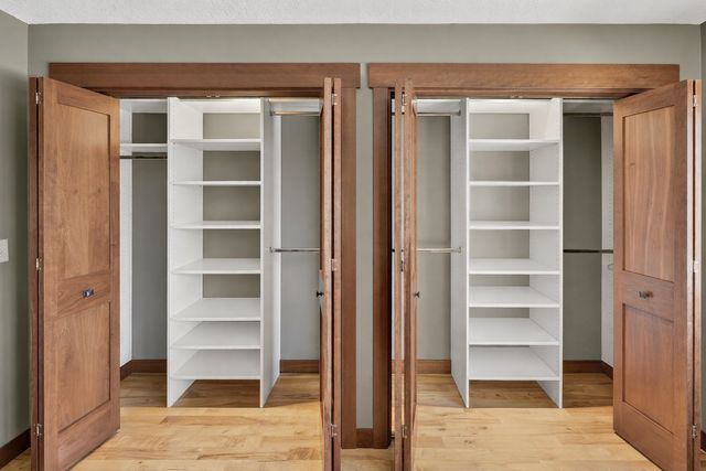 7067 Robinwood Trail, Woodbury, MN 55125