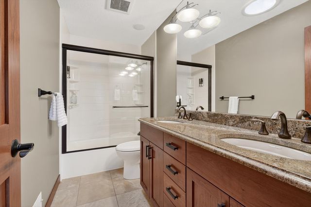 7067 Robinwood Trail, Woodbury, MN 55125