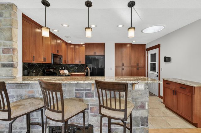 7067 Robinwood Trail, Woodbury, MN 55125