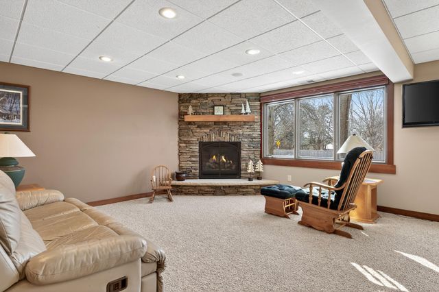 7067 Robinwood Trail, Woodbury, MN 55125