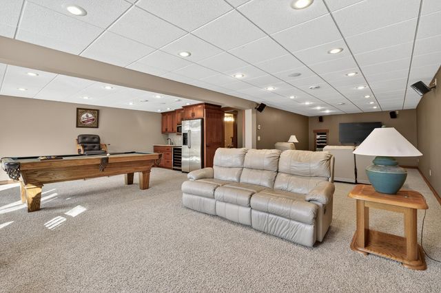 7067 Robinwood Trail, Woodbury, MN 55125