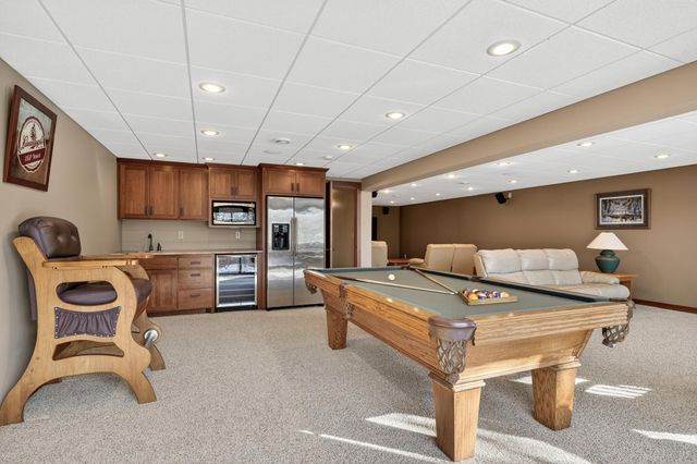 7067 Robinwood Trail, Woodbury, MN 55125