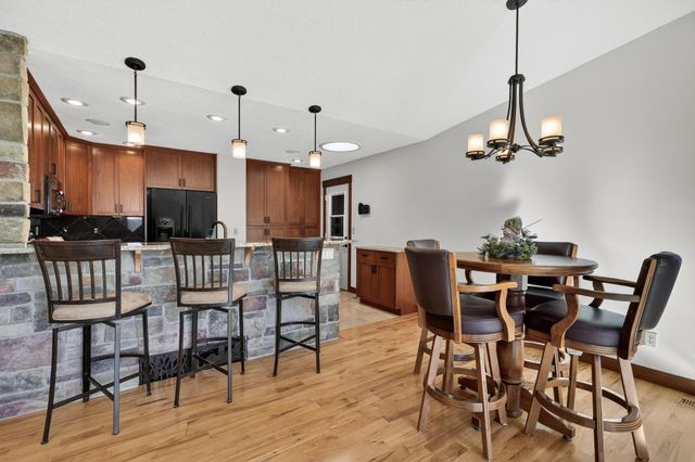 7067 Robinwood Trail, Woodbury, MN 55125