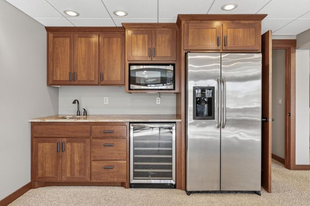 7067 Robinwood Trail, Woodbury, MN 55125