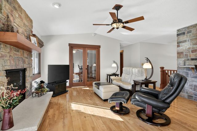 7067 Robinwood Trail, Woodbury, MN 55125