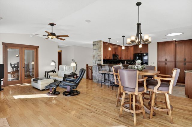 7067 Robinwood Trail, Woodbury, MN 55125