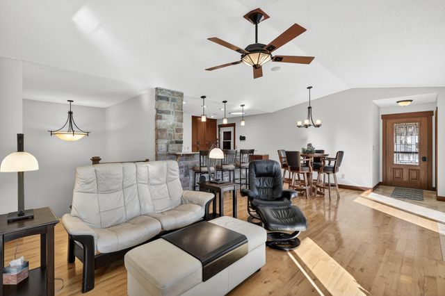 7067 Robinwood Trail, Woodbury, MN 55125