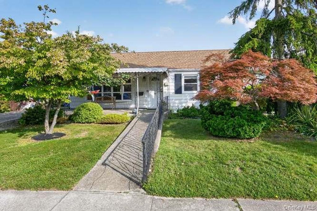 84 E Lido Promenade, Lindenhurst, NY 11757 — exterior