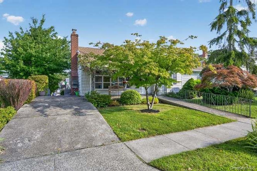 84 E Lido Promenade, Lindenhurst, NY 11757 — photo 2