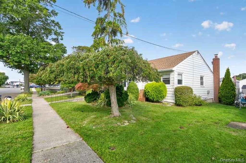 84 E Lido Promenade, Lindenhurst, NY 11757 — photo 5