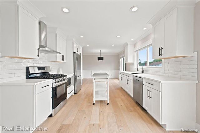 5485 Hammersmith Drive, West Bloomfield Charter Township, MI 48322