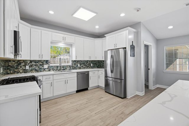 5006 Homewood Lane, Baytown, TX 77521