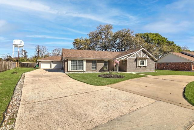 5006 Homewood Lane, Baytown, TX 77521
