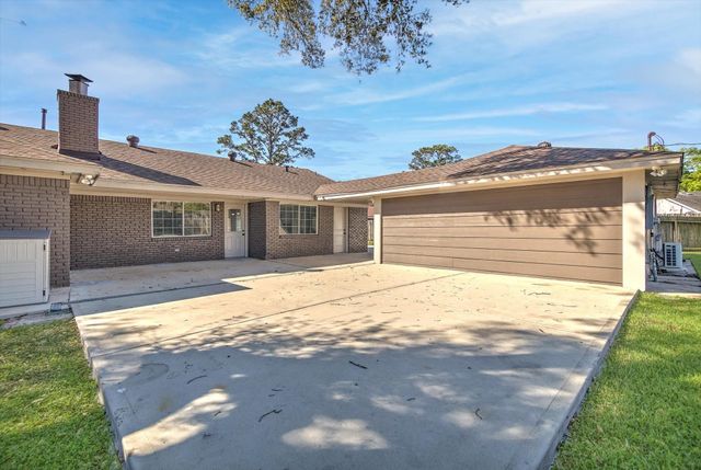 5006 Homewood Lane, Baytown, TX 77521