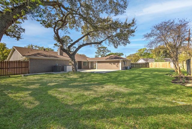 5006 Homewood Lane, Baytown, TX 77521