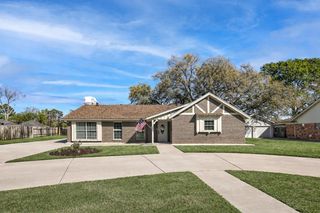 5006 Homewood Lane, Baytown, TX 77521