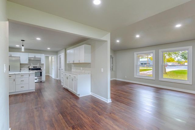 8014 S 13th STREET, Oak Creek, WI 53154