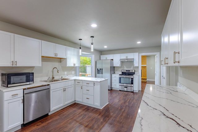 8014 S 13th STREET, Oak Creek, WI 53154