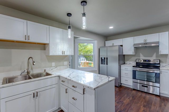 8014 S 13th STREET, Oak Creek, WI 53154