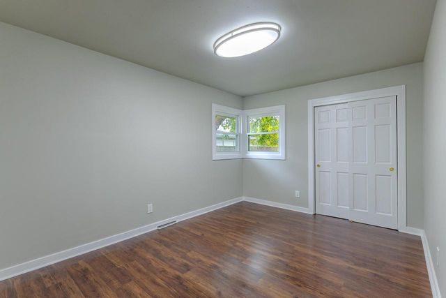 8014 S 13th STREET, Oak Creek, WI 53154