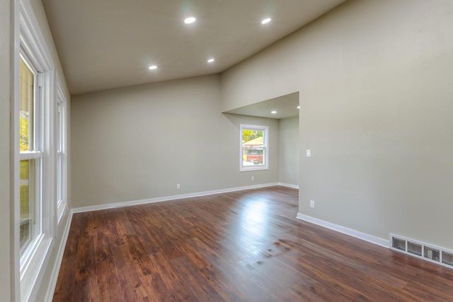 8014 S 13th STREET, Oak Creek, WI 53154