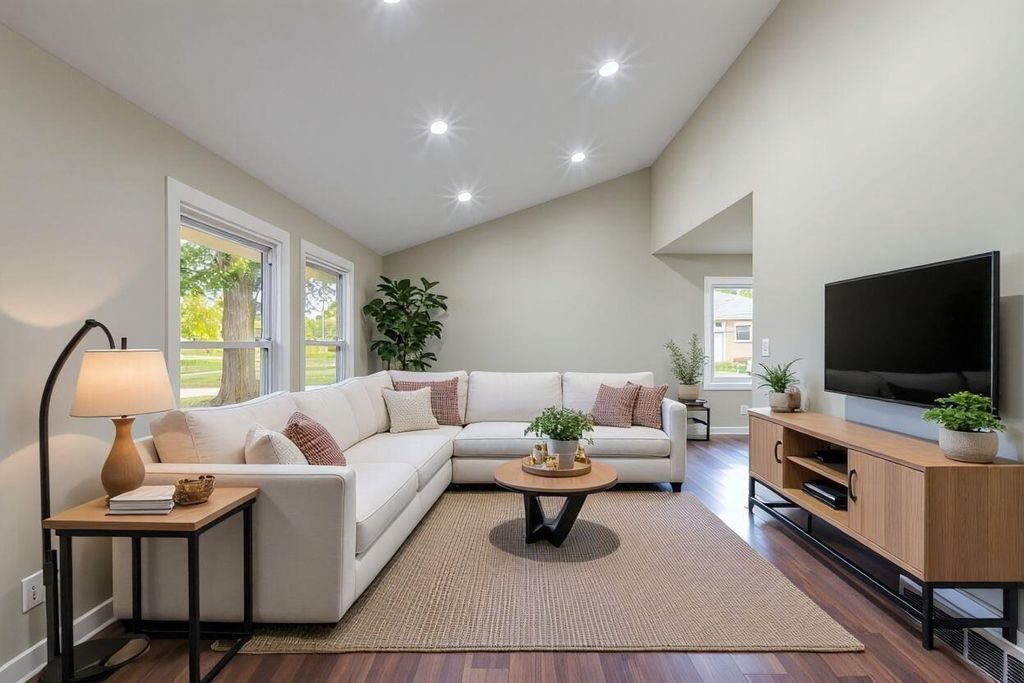 8014 S 13th STREET, Oak Creek, WI 53154