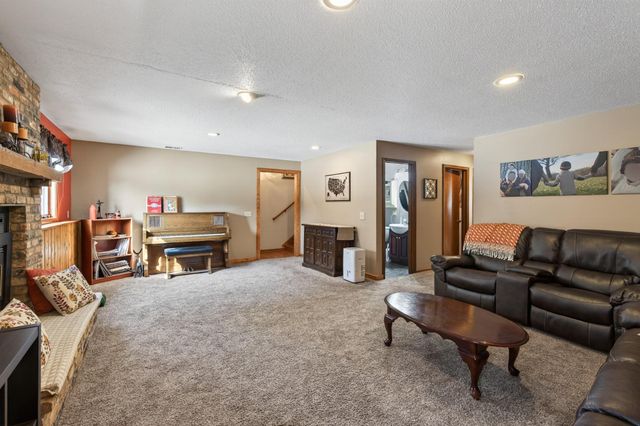 1564 Knoll Drive, Shoreview, MN 55126