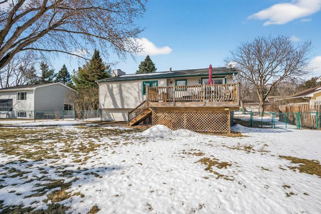 1564 Knoll Drive, Shoreview, MN 55126