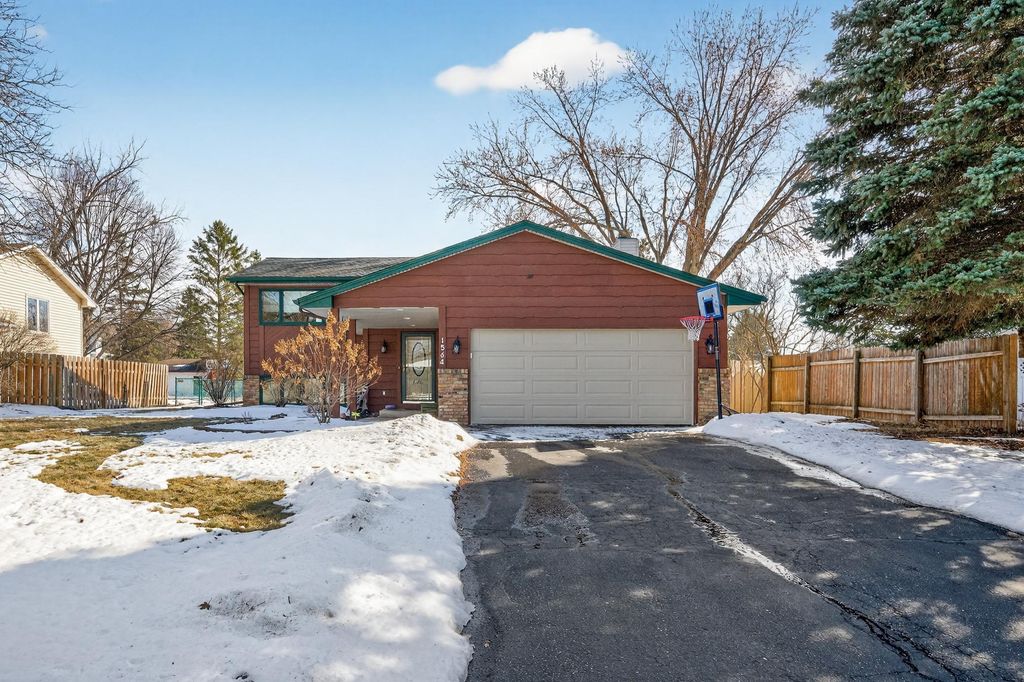1564 Knoll Drive, Shoreview, MN 55126