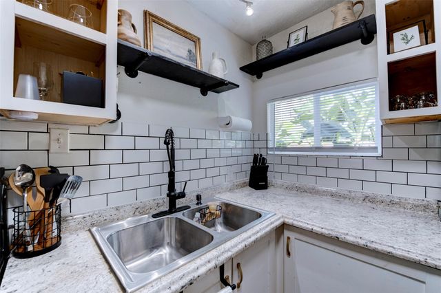 1121 Panama Street, Houston, TX 77009