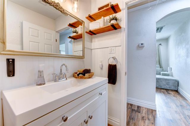1121 Panama Street, Houston, TX 77009