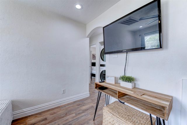 1121 Panama Street, Houston, TX 77009